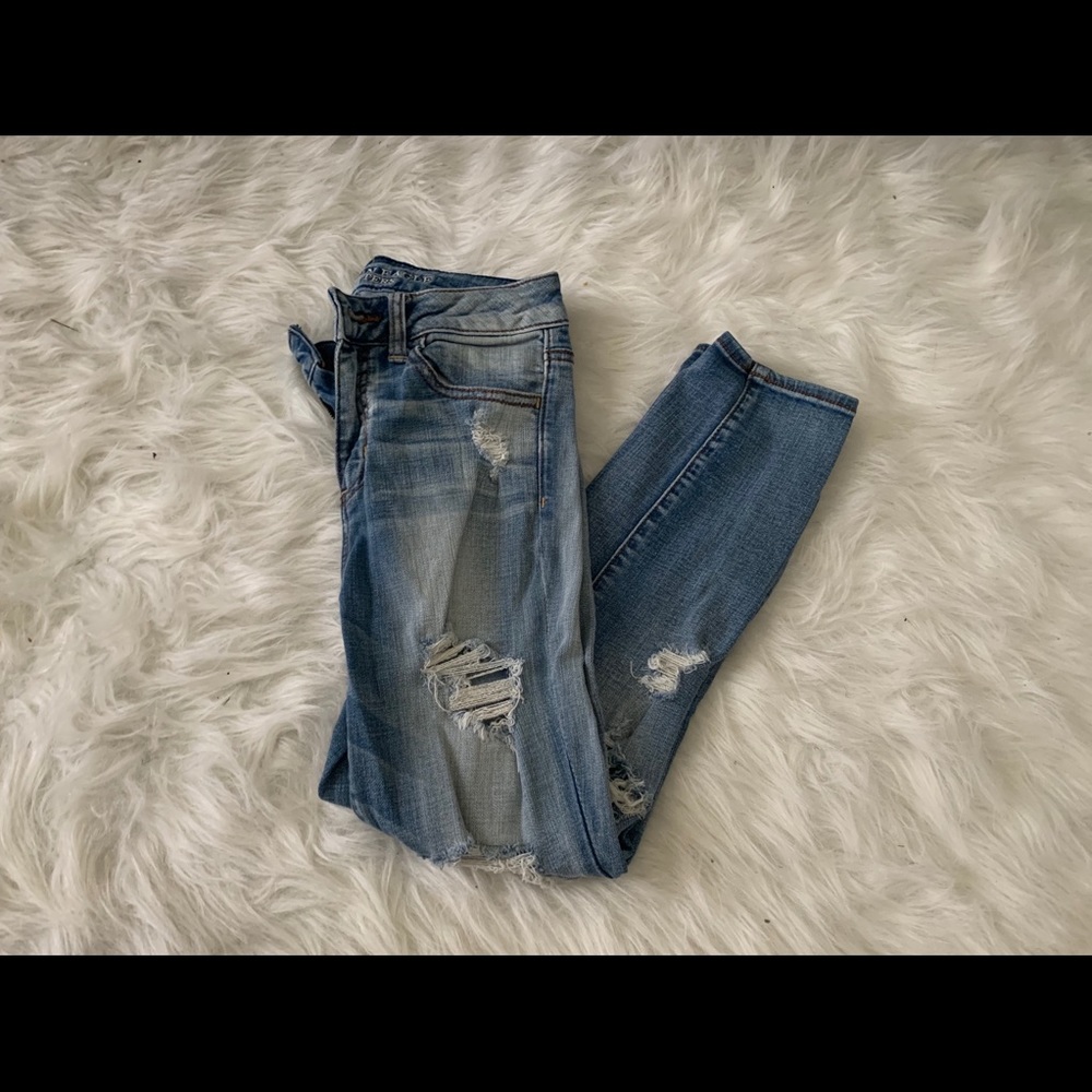 American Eagle ripped capris